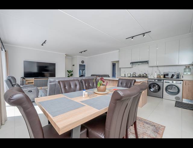 3 BEDROOM APARTMENT FOR SALE IN SANDOWN